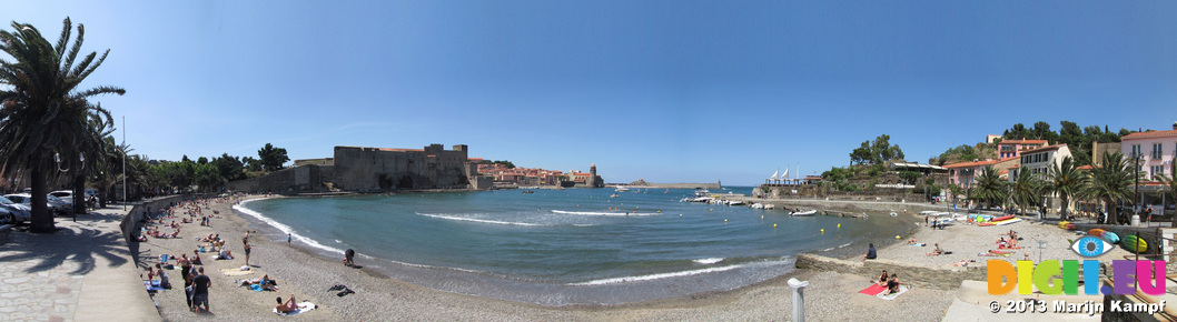 SX27729-36-42 Collioure beach